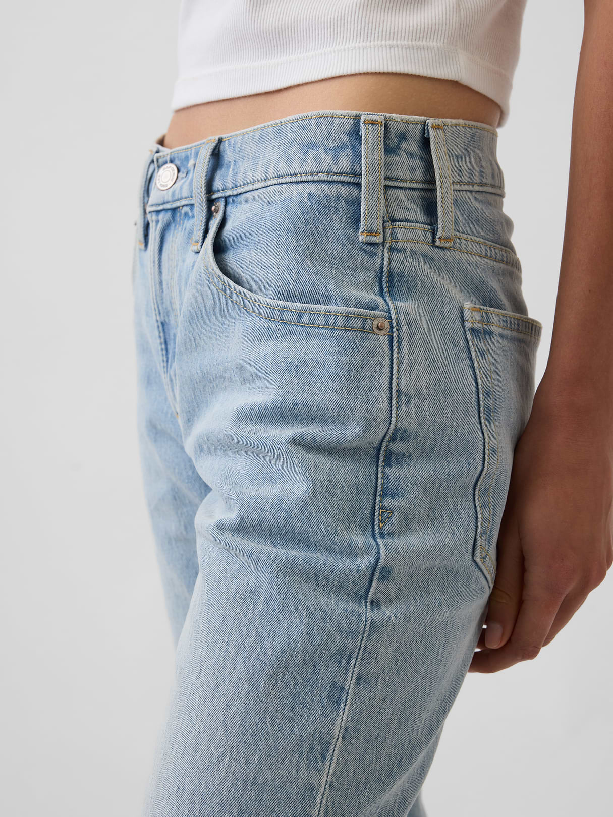 Mid Rise Relaxed Flare Jeans - Light wash
