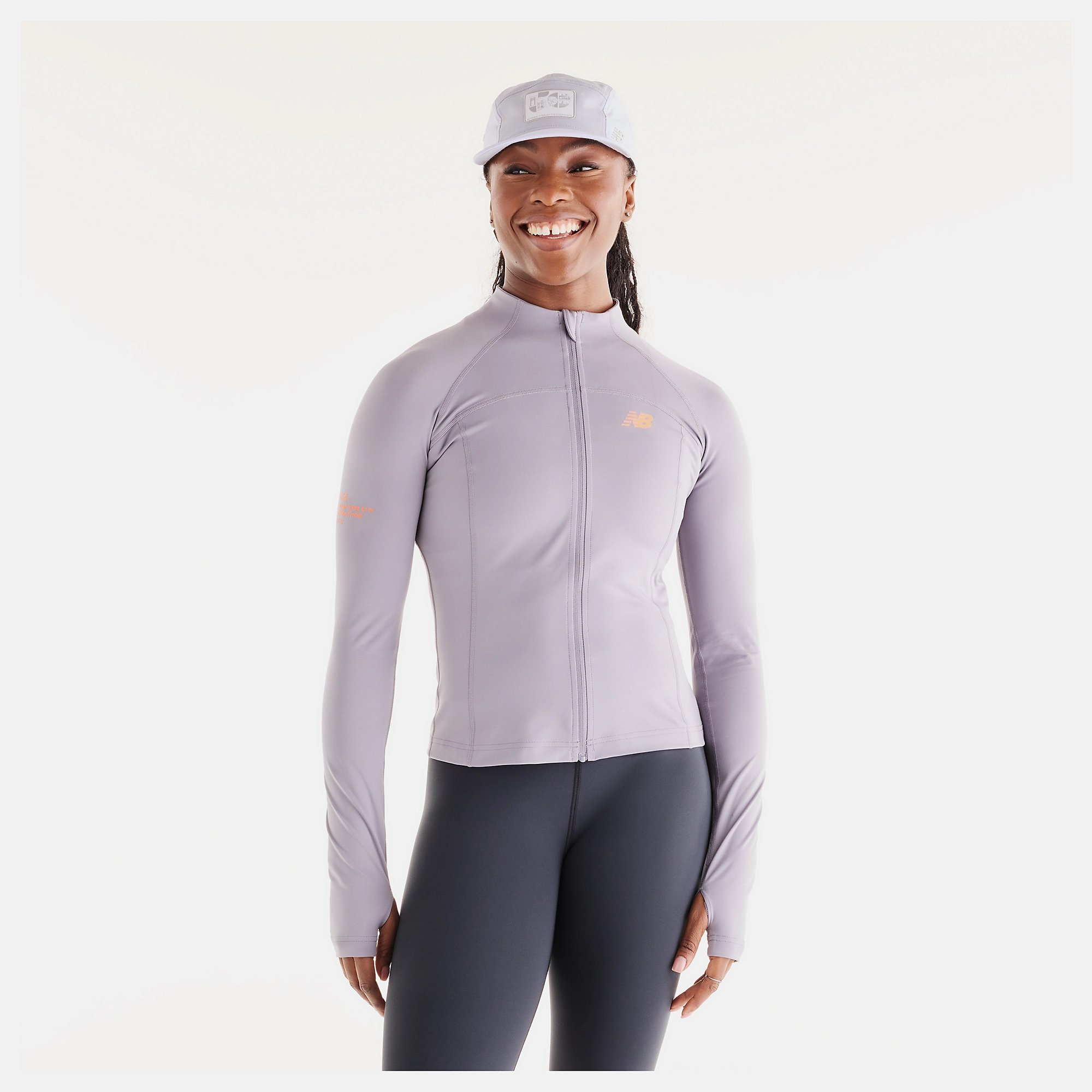Isio-Maya lleva una talla S y mide 5'8"/172.72cm. Pecho : 34"/86.36cm, Cintura : 27.5"/69.85cm, Caderas : 39"/99.06cm