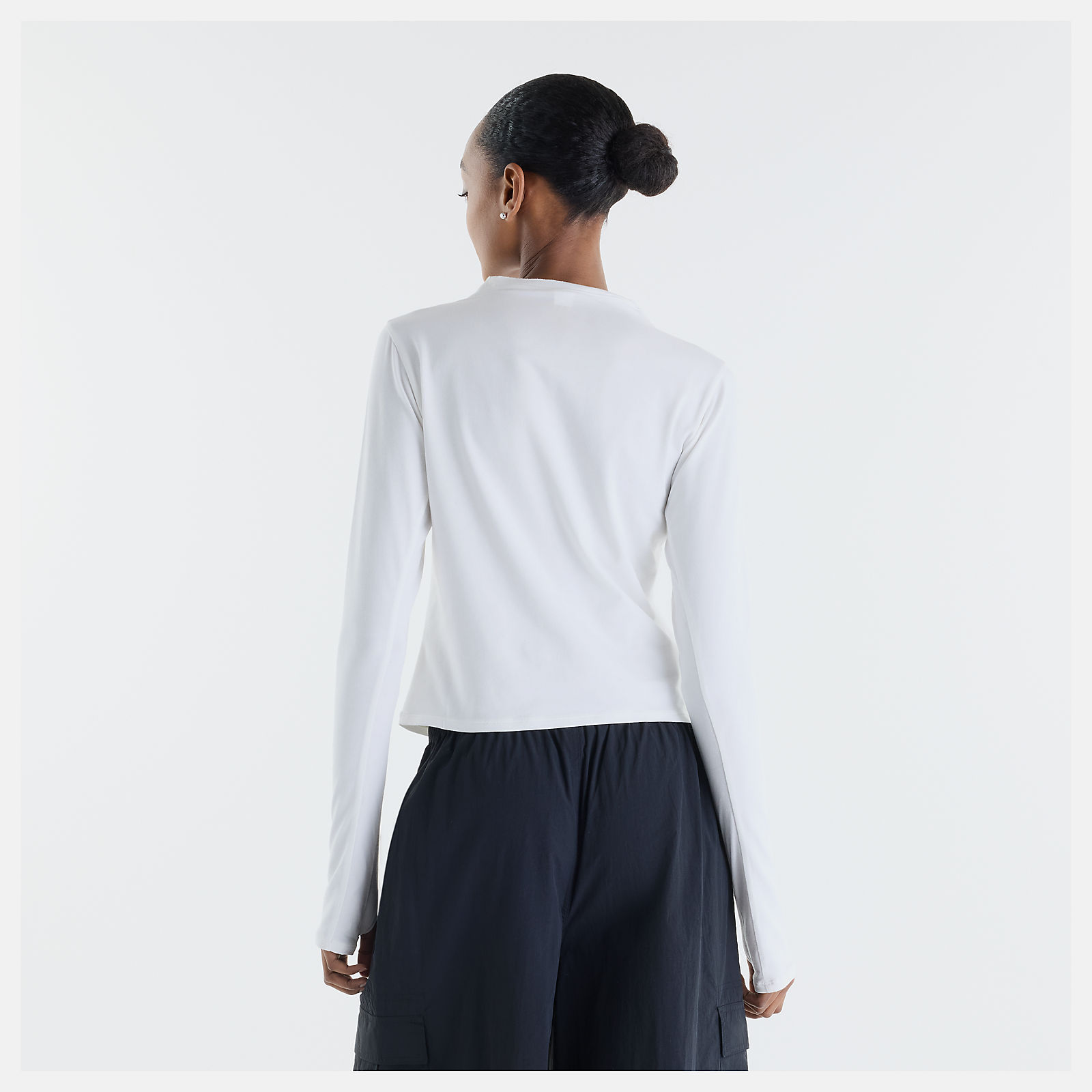 Lihem is wearing size S and is 5'10"/177.8cm. Chest: 31"/78.74cm, Waist: 25"/63.5cm, Hips: 37"/93.98cm