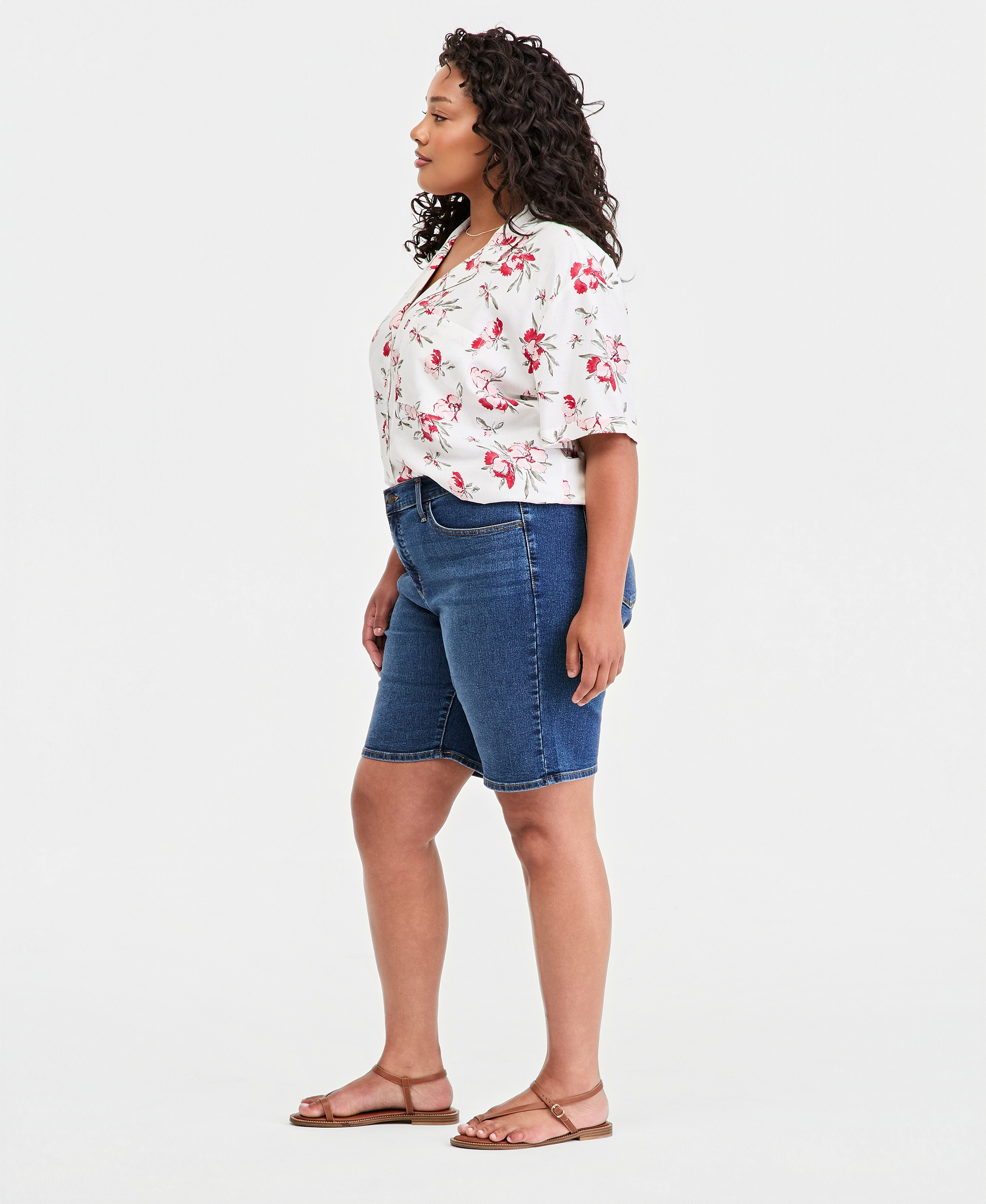 Levi's Women's Mid-Rise Shaping Bermuda Shorts - Clever Girl