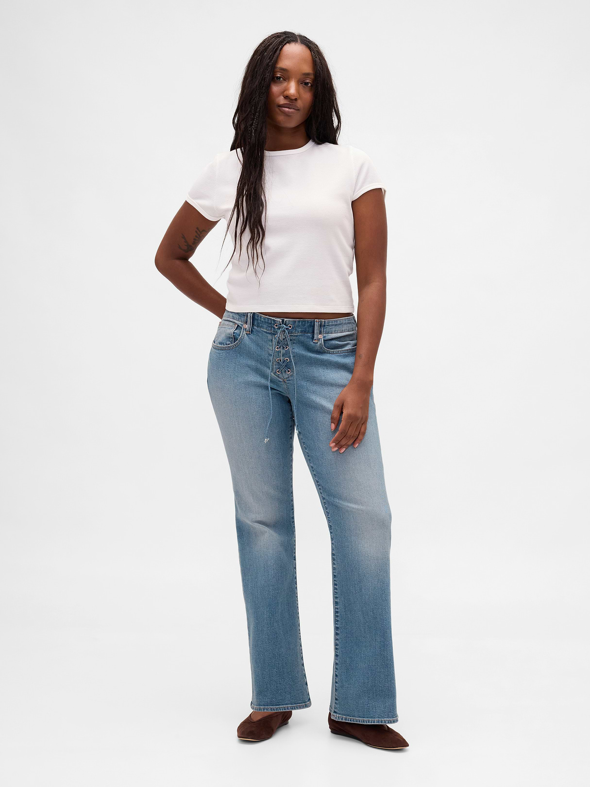 Low Rise Long & Lean Split-Hem Jeans - Light wash