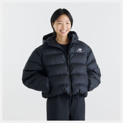 Suhyun Shin is wearing size S and is 5'7"/170.18cm. Chest: 30"/76.2cm, Waist: 24"/60.96cm, Hips: 35"/88.9cm