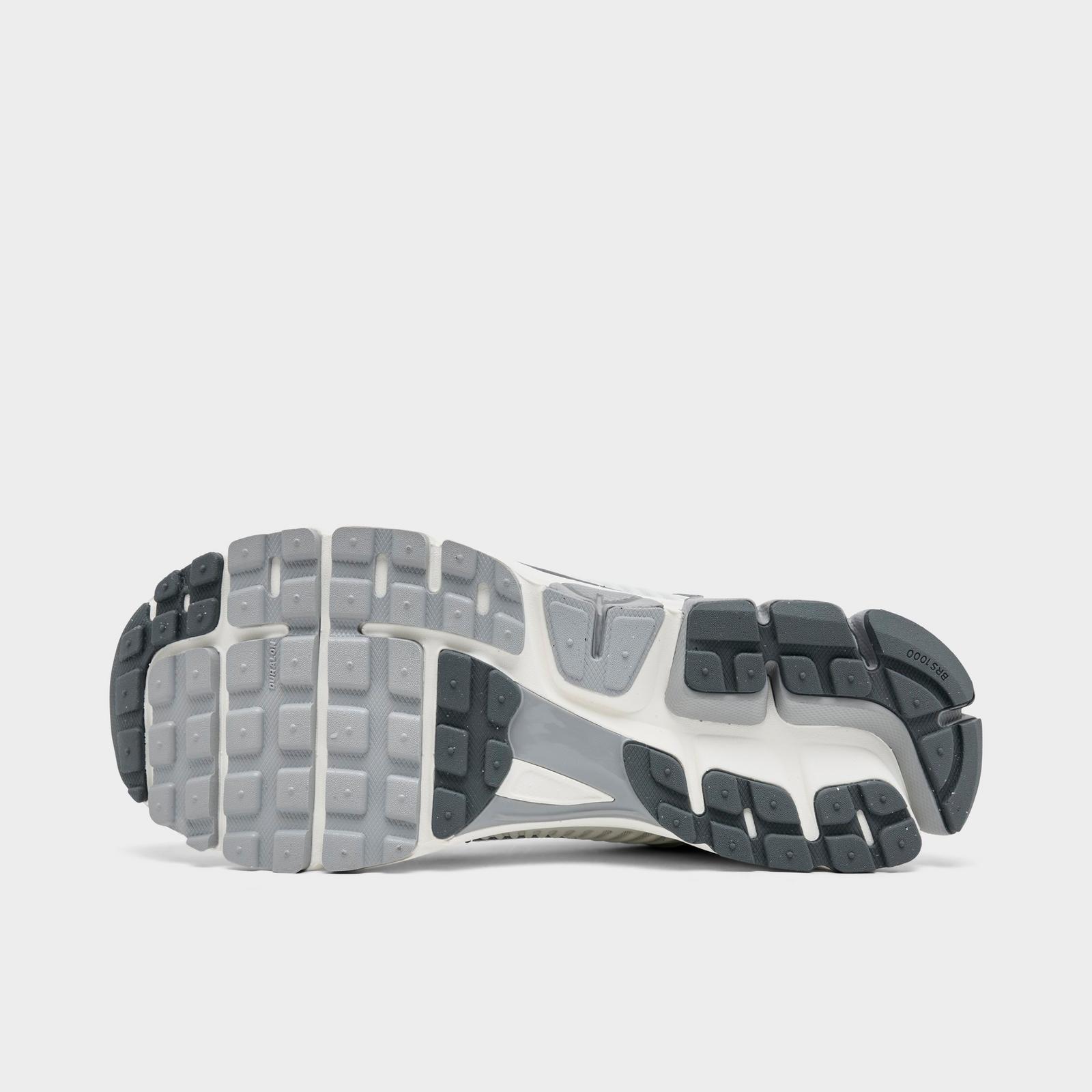 Men's Nike Zoom Vomero 5 Casual Shoes - Summit White/Light Smoke Grey/Smoke Grey/Metallic Silver