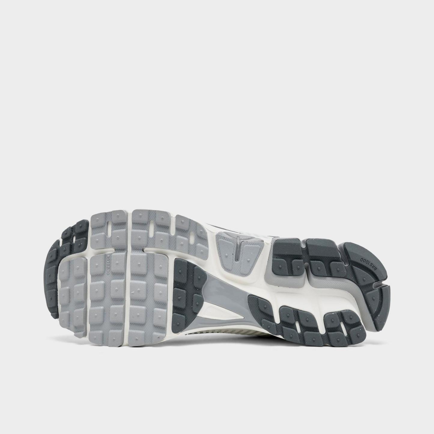 Men's Nike Zoom Vomero 5 Casual Shoes - Summit White/Light Smoke Grey/Smoke Grey/Metallic Silver