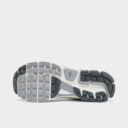 Men's Nike Zoom Vomero 5 Casual Shoes - Summit White/Light Smoke Grey/Smoke Grey/Metallic Silver