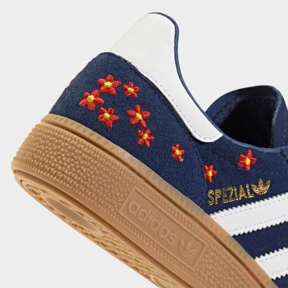 Big Kids' adidas Originals Handball Spezial Casual Shoes - Part 1 - Dark Blue/Cloud White/Gum - Detail shot
