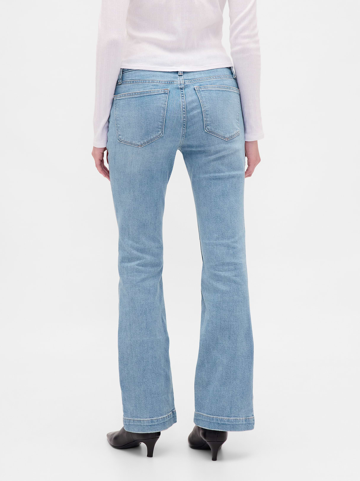 Low Rise Long & Lean Split-Hem Jeans - Light indigo