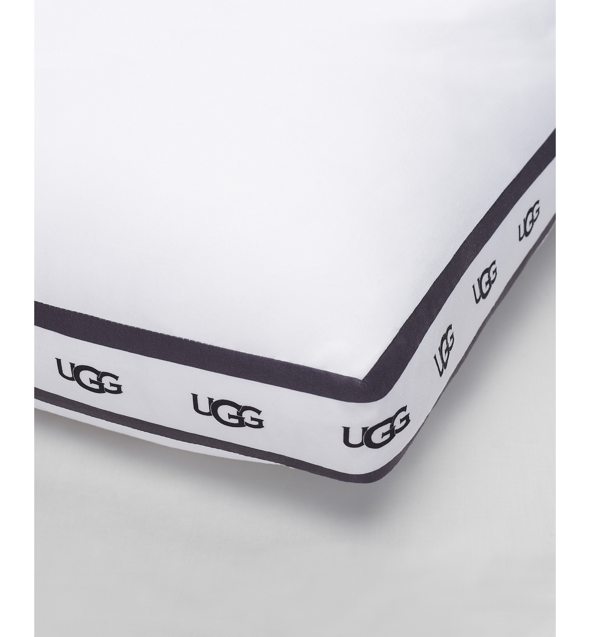 UGG® Devon Basic Pillows - Snow