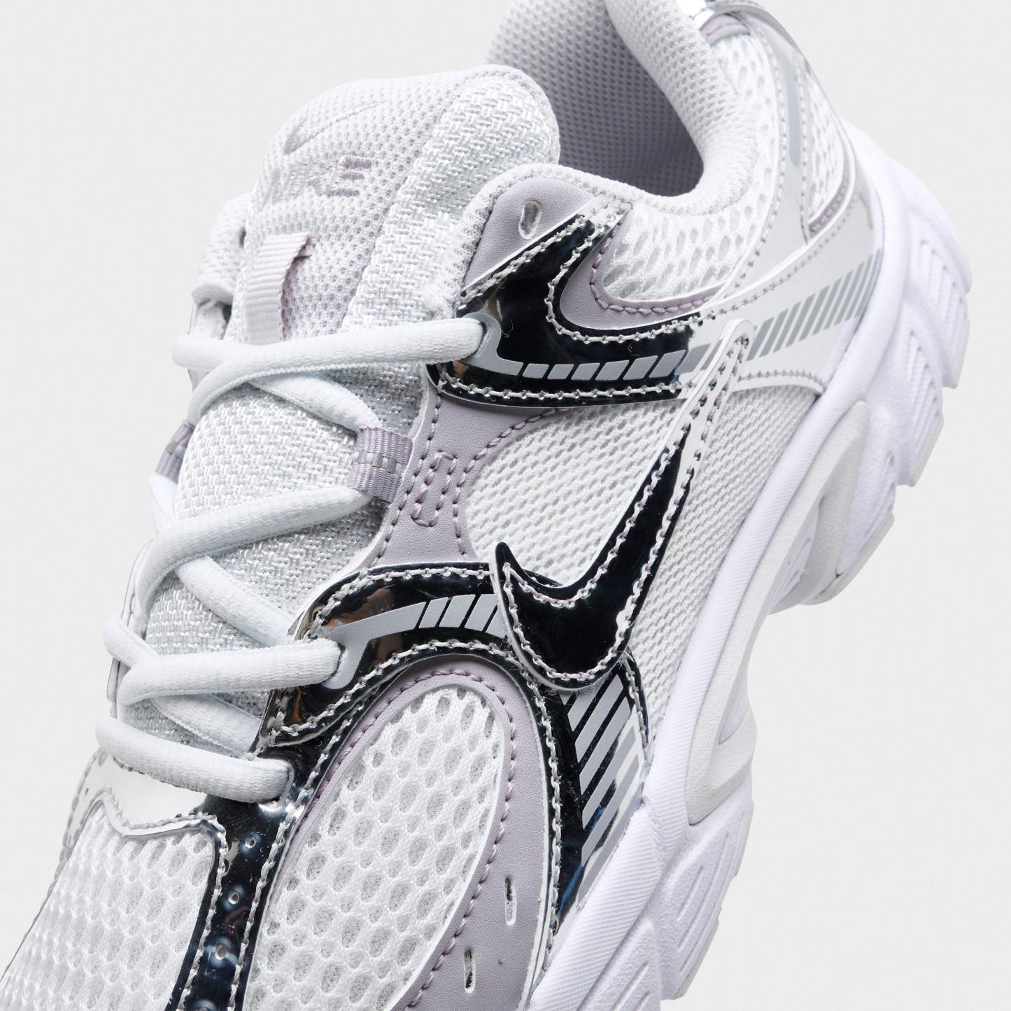 Big Kids' Nithtke V5 RNR Casual Shoes - Off White/Metallic Silver/Vast Grey - Detail shot