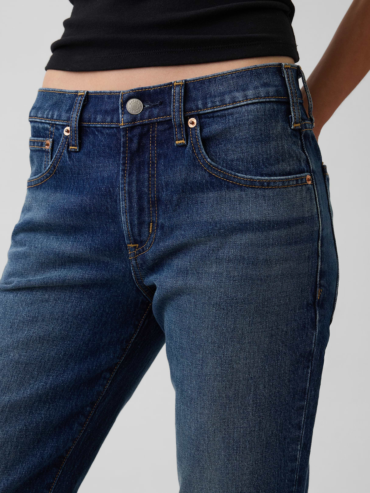 Mid Rise Relaxed Flare Jeans - Dark wash