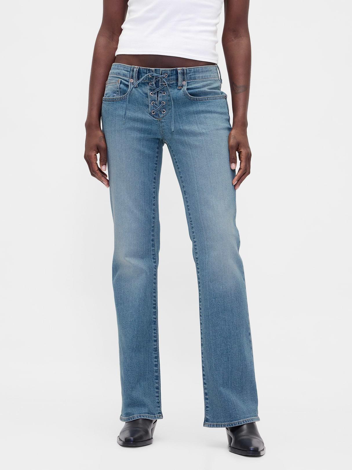 Low Rise Long & Lean Split-Hem Jeans - Light wash