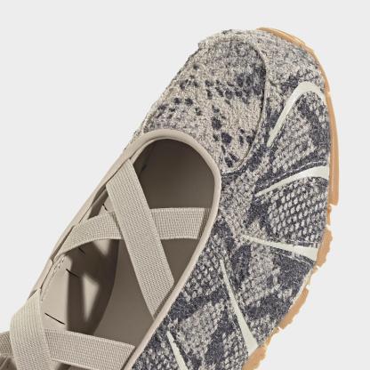 Women's adidas Originals Ghost Sprint Casual Shoes - Part 2 - Wonder Beige/Wonder Beige/Core Black - Detail shot