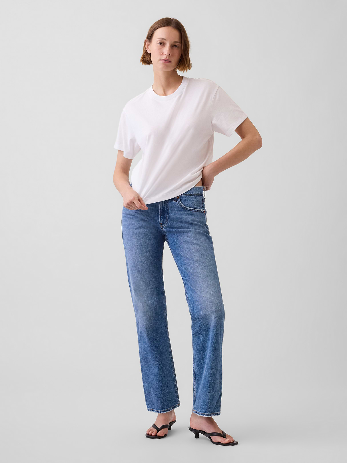 Mid Rise Relaxed Straight Jeans - Medium wash