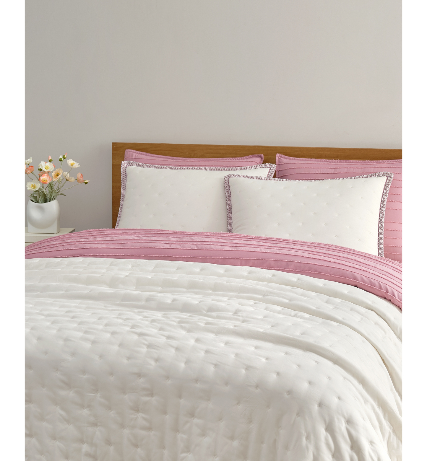 UGG® Devon UGG Braid Quilt Sets - Snow/Pink