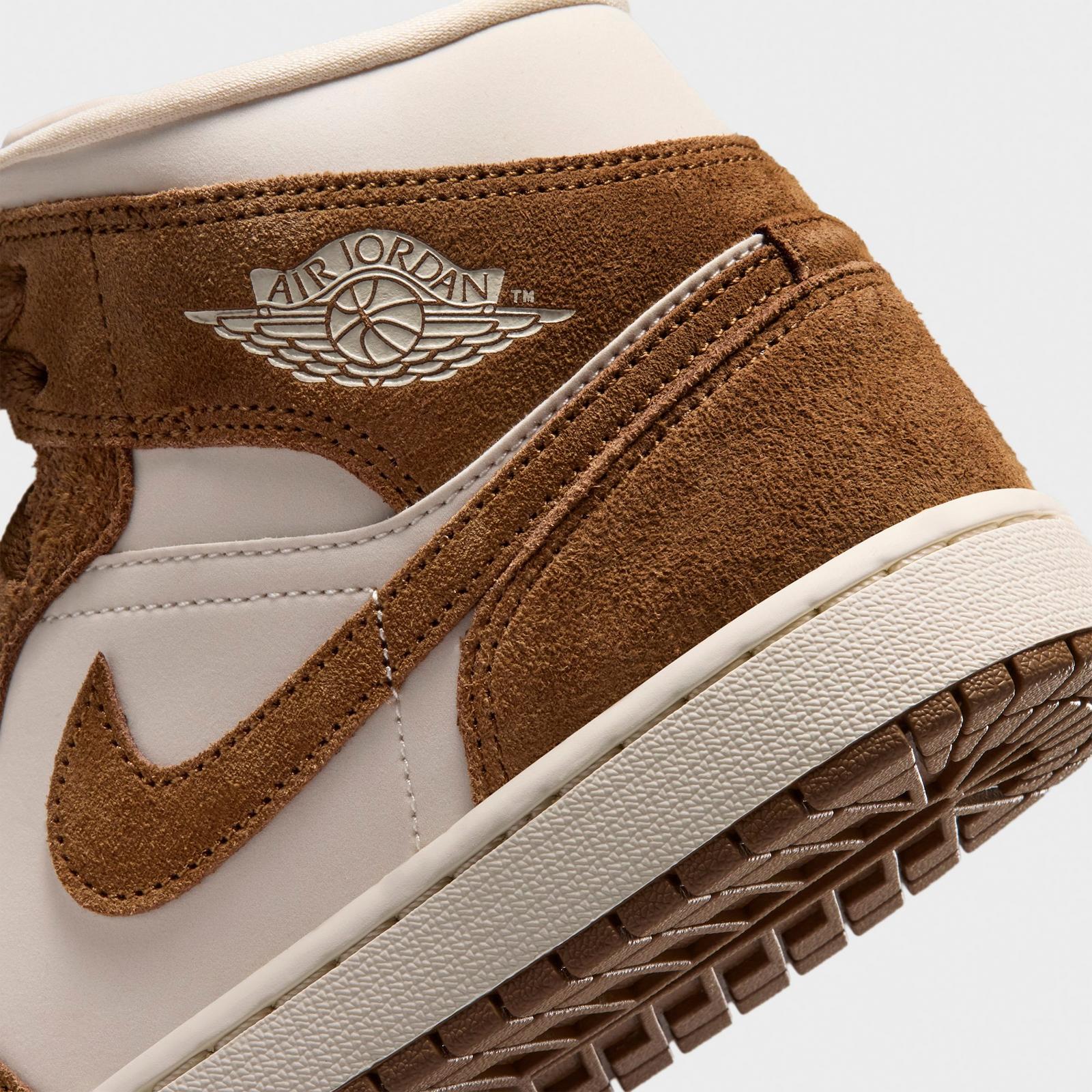 Women's Air Jordan Retro 1 Mid Casual Shoes - Light British Tan/Chalk - view 3
