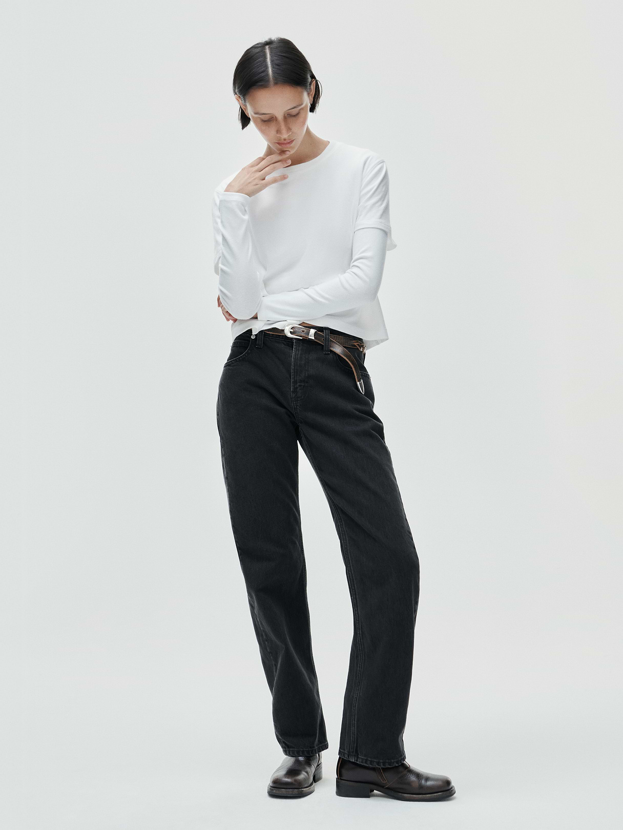 Mid Rise Straight Taper Jeans - Black wash
