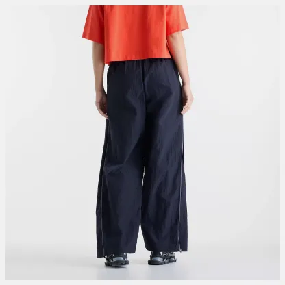 Nisaa is wearing size S and is 5'10"/177.8cm. Chest: 32"/81.28cm, Waist: 26"/66.04cm, Hips: 39"/99.06cm