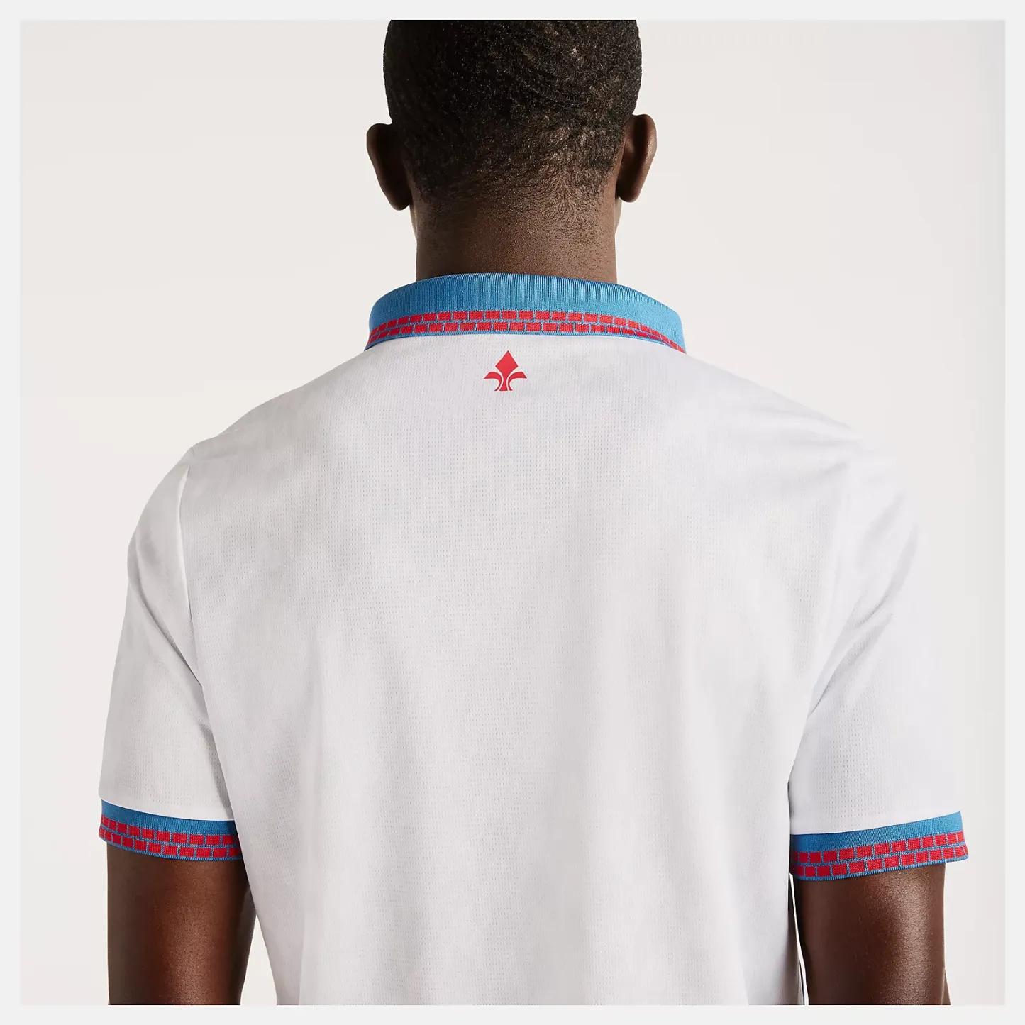 Nelson is wearing size M and is 5'4.5"/164cm. Chest: 34.75"/88cm, Waist: 29"/74cm, Hips: 35.5"/90cm