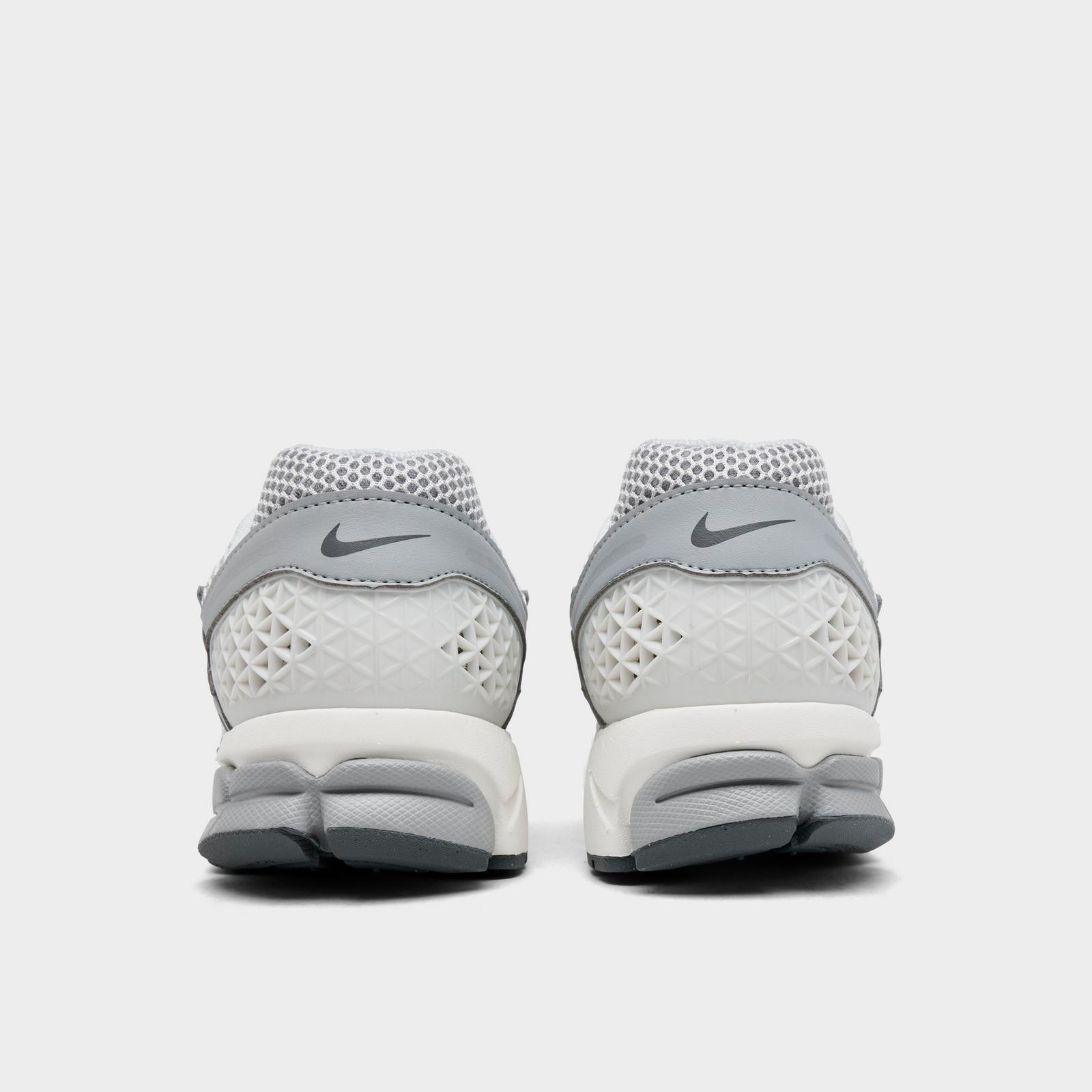 Men's Nike Zoom Vomero 5 Casual Shoes - Summit White/Light Smoke Grey/Smoke Grey/Metallic Silver