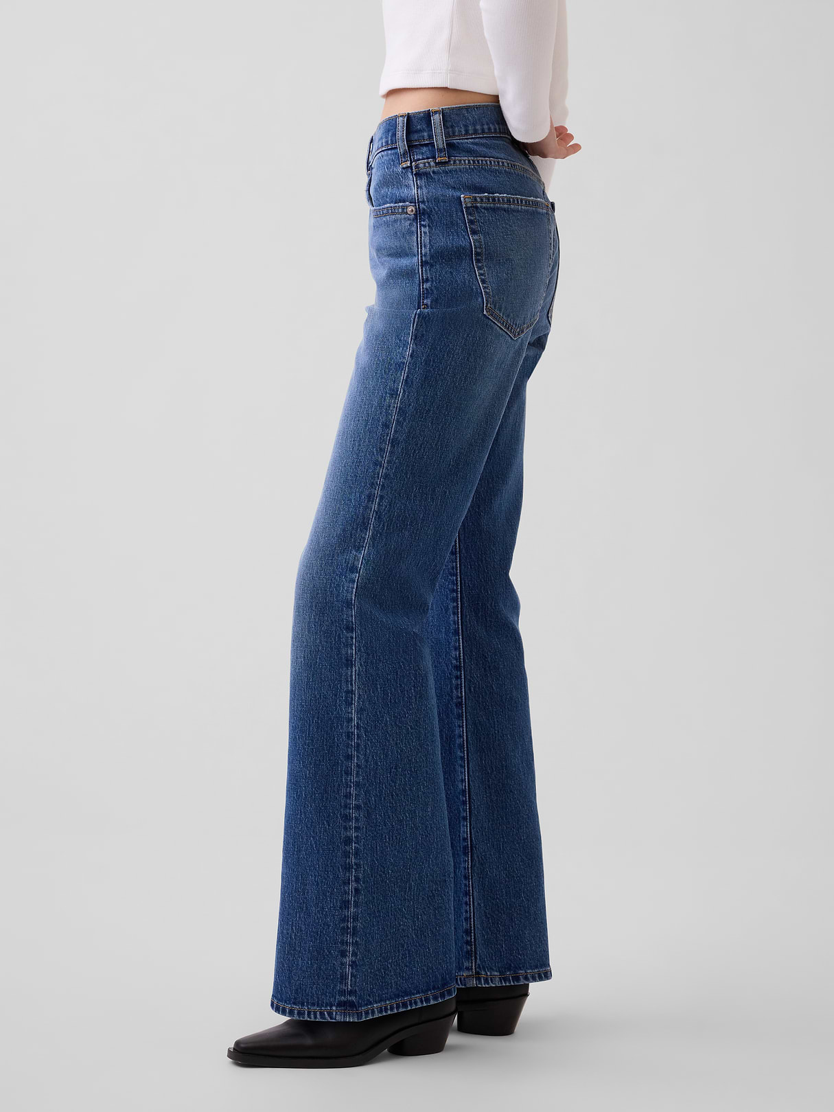Mid Rise Relaxed Flare Jeans - Medium wash