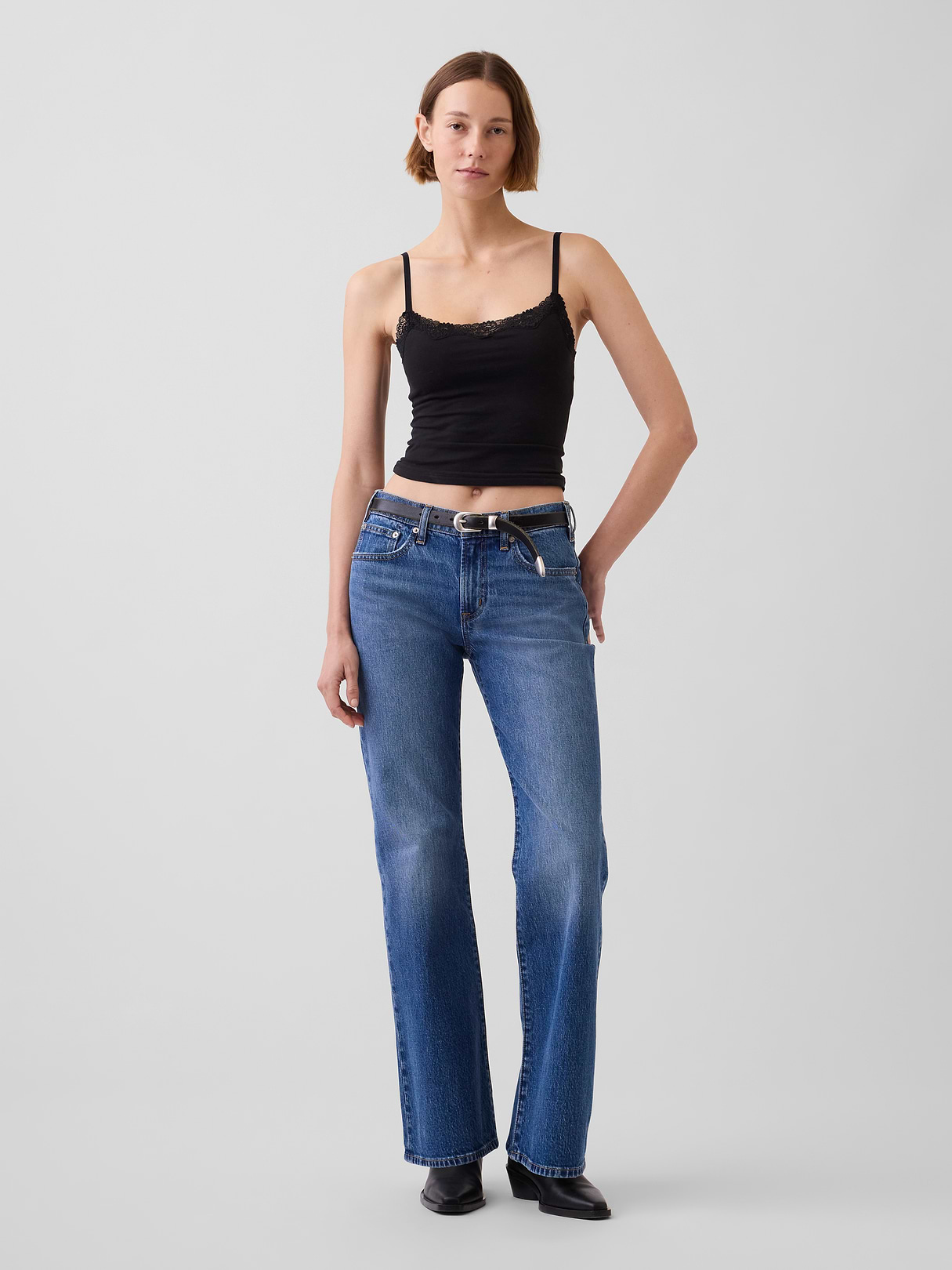 Mid Rise Relaxed Flare Jeans - Medium wash
