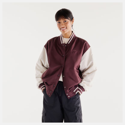 Chi is wearing size S and is 5'9"/ 175cm. Chest: 32"/81cm, Waist: 24"/61cm, Hips: 35"/89cm