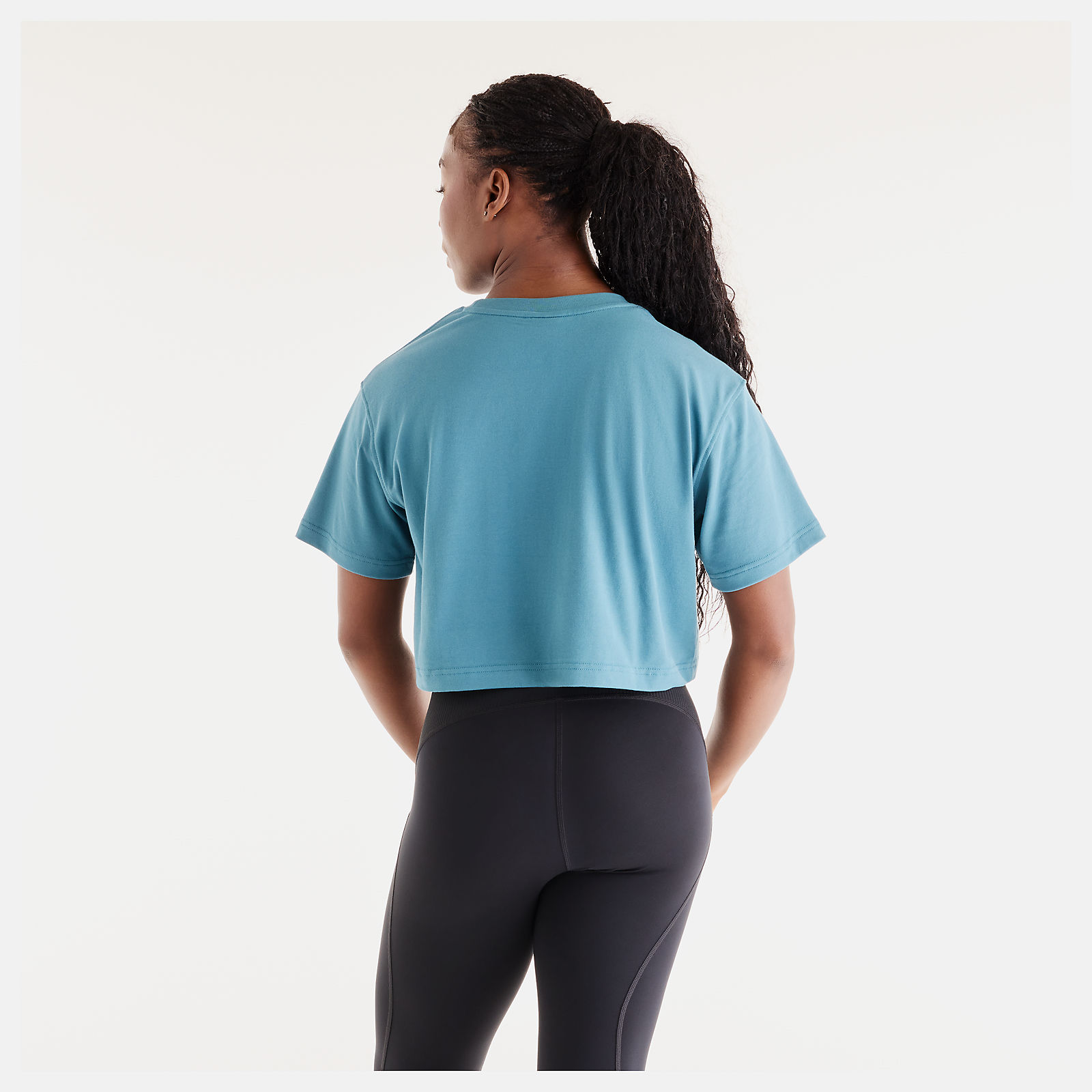Isio-Maya is wearing size S and is 5'8"/172.72cm. Chest: 34"/86.36cm, Waist: 27.5"/69.85cm, Hips: 39"/99.06cm