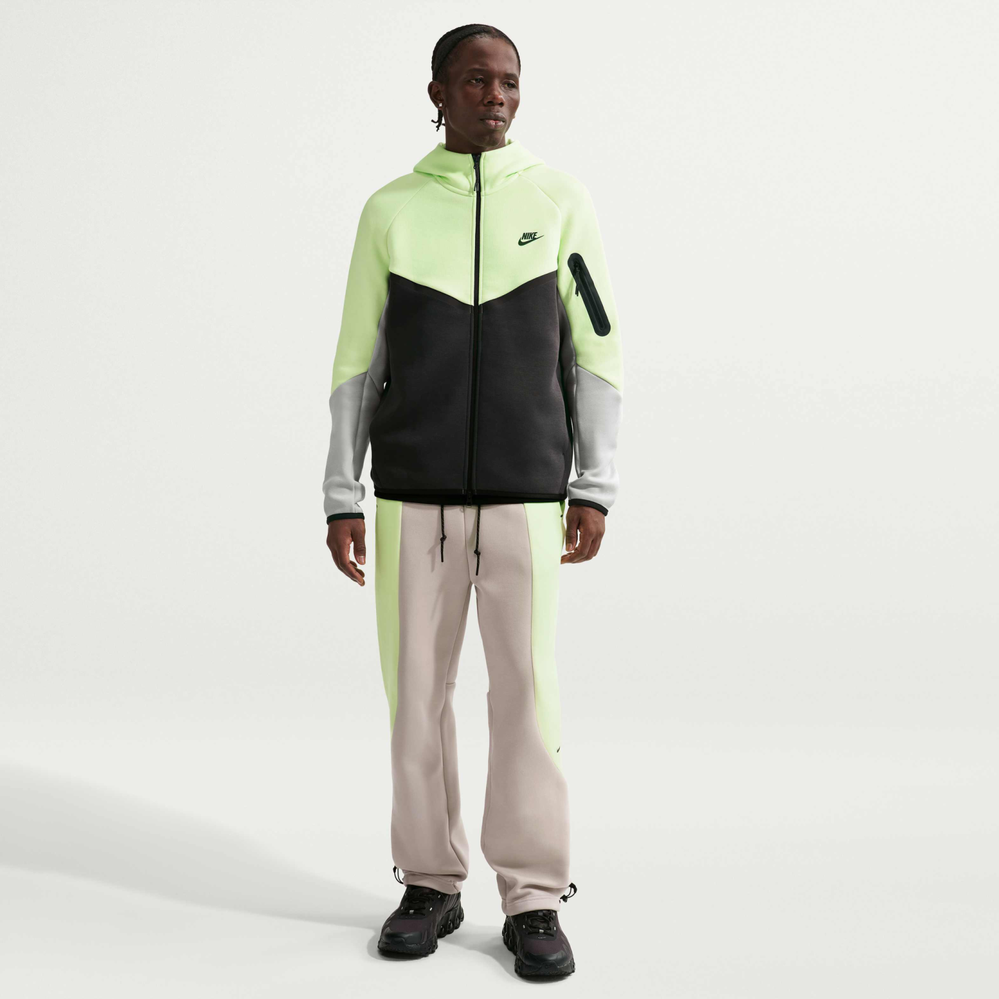 Nike Tech Men's Colour-Block Open-Hem Fleece Trousers - Cream II/Light Liquid Lime/Black