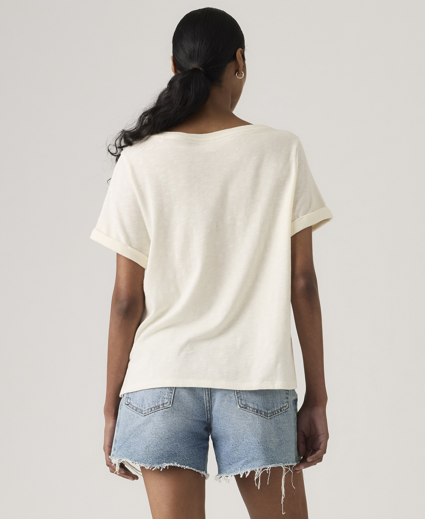 Levi's Women's Graphic Julie Pocket Crewneck Cotton T-Shirt - Simple Daisies Pocket Chateau Gray