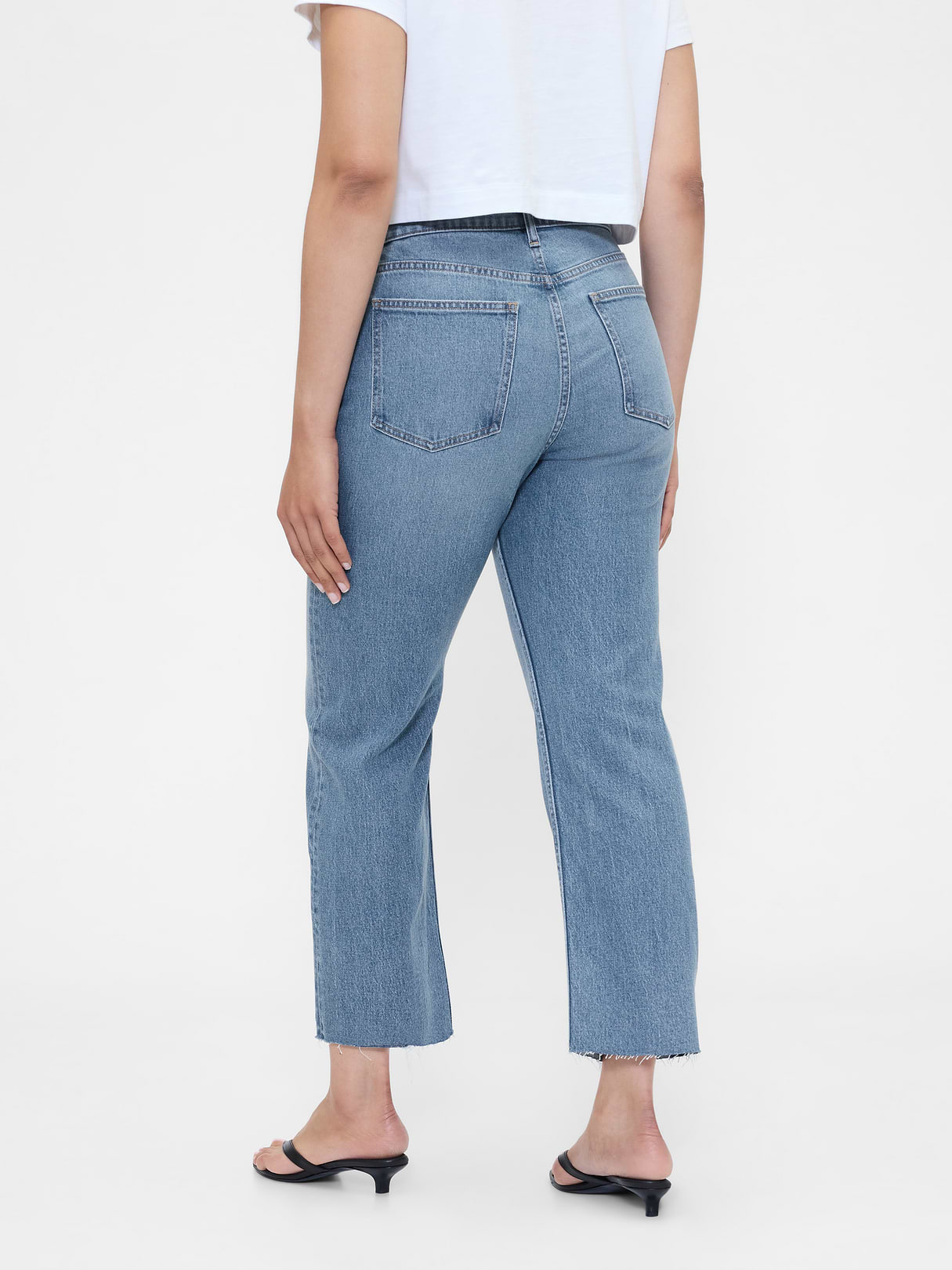 High Rise ’90s Slim Straight Crop Jeans - Medium indigo