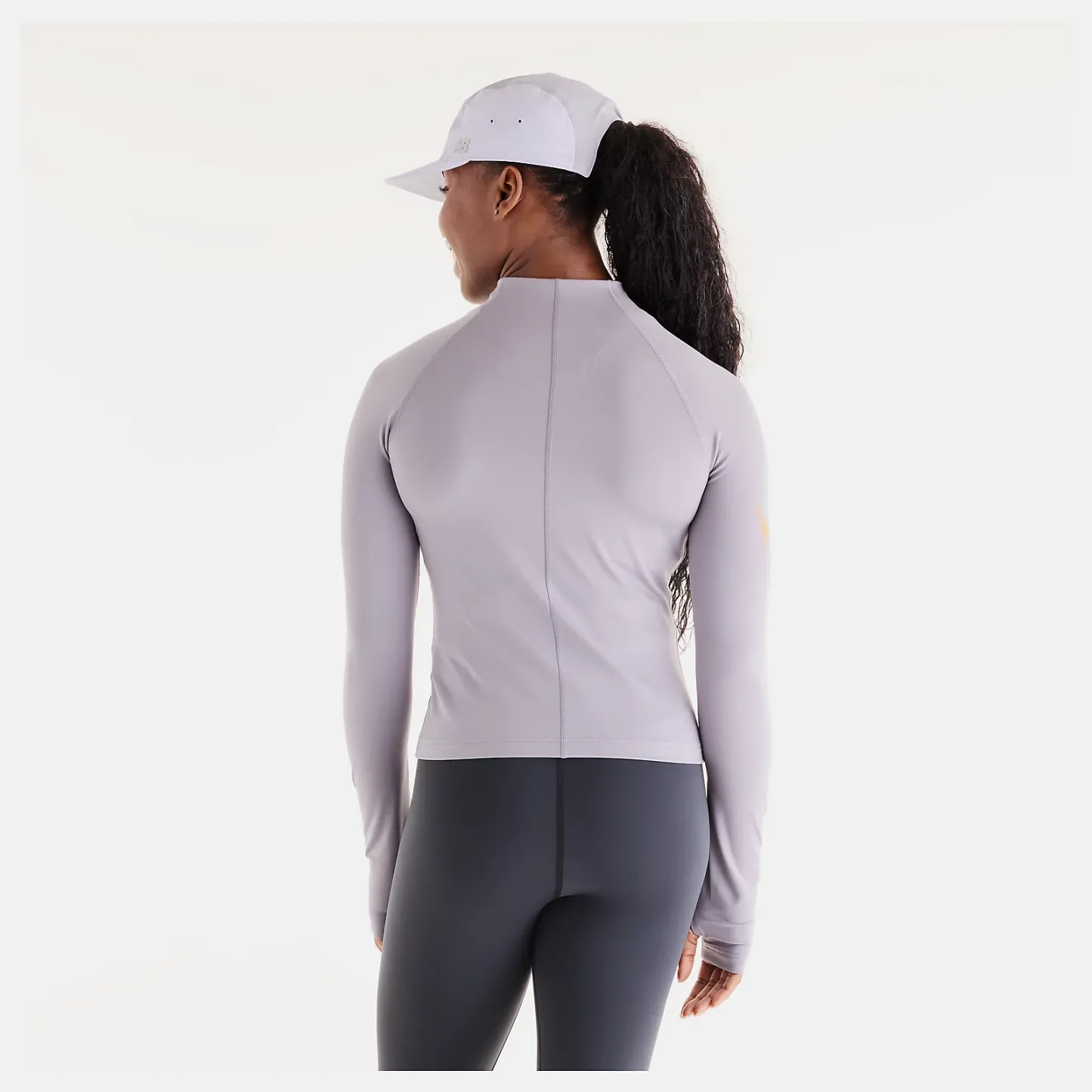 Isio-Maya is wearing size S and is 5'8"/172.72cm. Chest: 34"/86.36cm, Waist: 27.5"/69.85cm, Hips: 39"/99.06cm