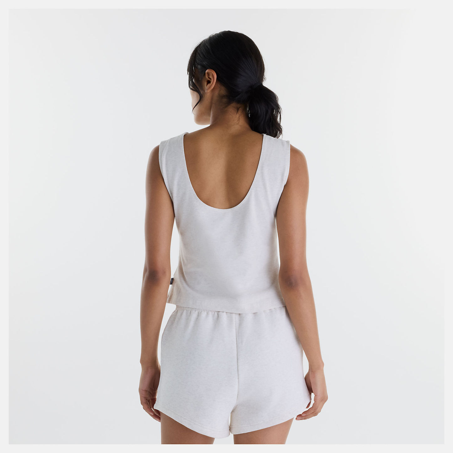 Chi is wearing size S and is 5'9"/ 175cm. Chest: 32"/81cm, Waist: 24"/61cm, Hips: 35"/89cm