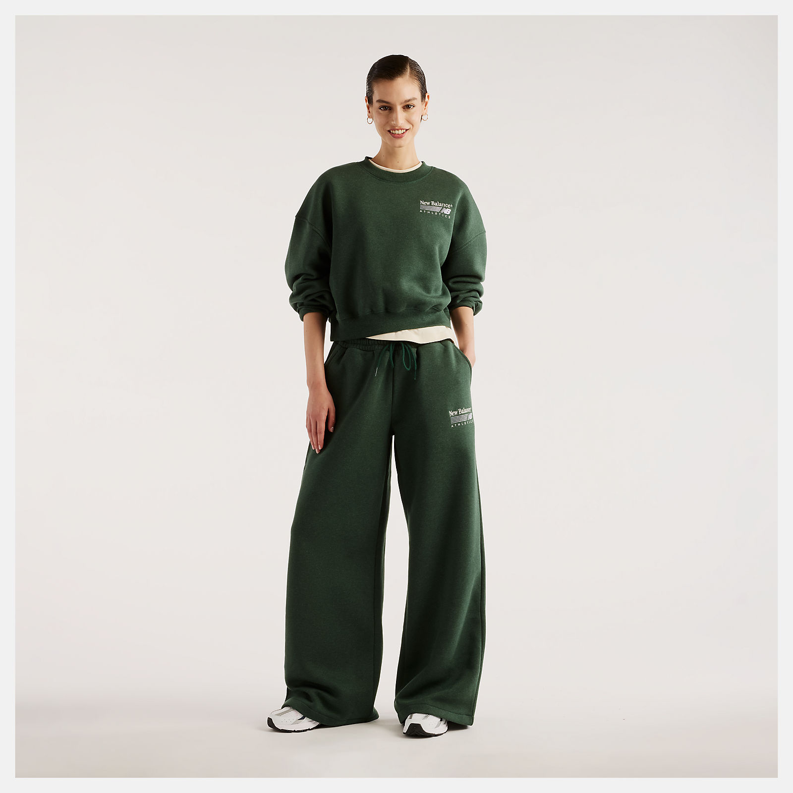 Orietta is wearing size S and is 5'8.5"/174cm. Chest: 31.5"/80cm, Waist: 23"/58cm, Hips: 34"/86cm