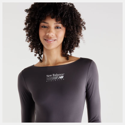Payton is wearing size S and is 5'10"/177.8cm. Chest: 31"/79cm, Waist: 24.5"/62cm, Hips: 37"/94cm