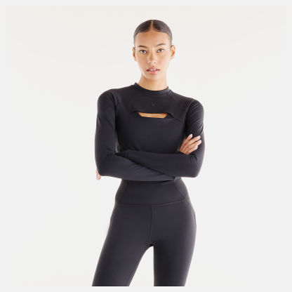 Lola is wearing size S and is 5'8"/172.72cm. Chest: 31.5"/80.01cm, Waist: 25.5"/64.77cm, Hips: 36"/91.44cm