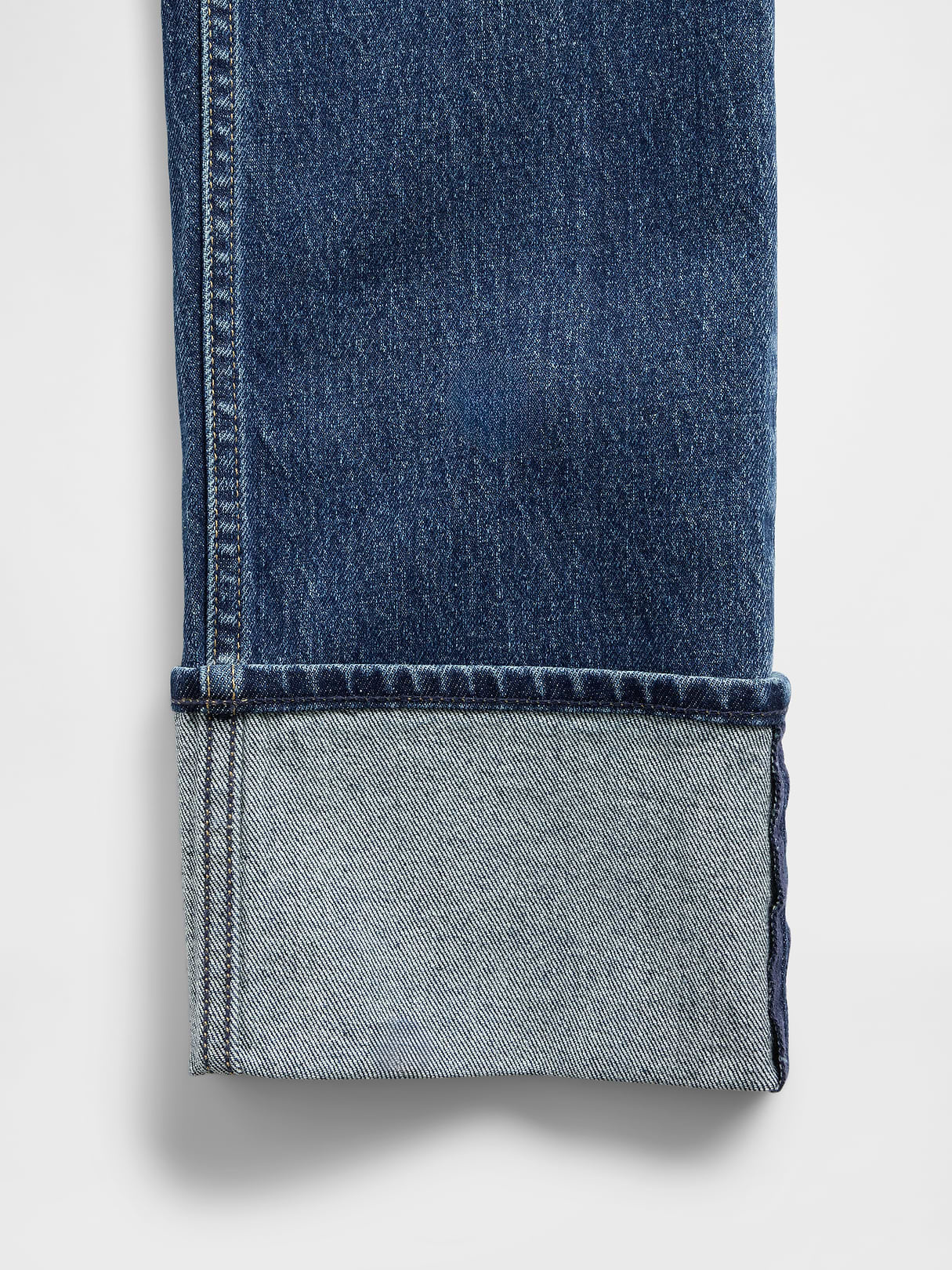 High Rise Twisted-Seam '90s Slim Straight Jeans - Cuffed dark wash