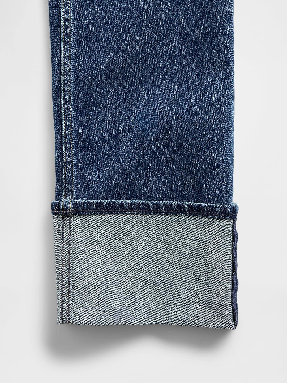 High Rise Twisted-Seam '90s Slim Straight Jeans - Cuffed dark wash
