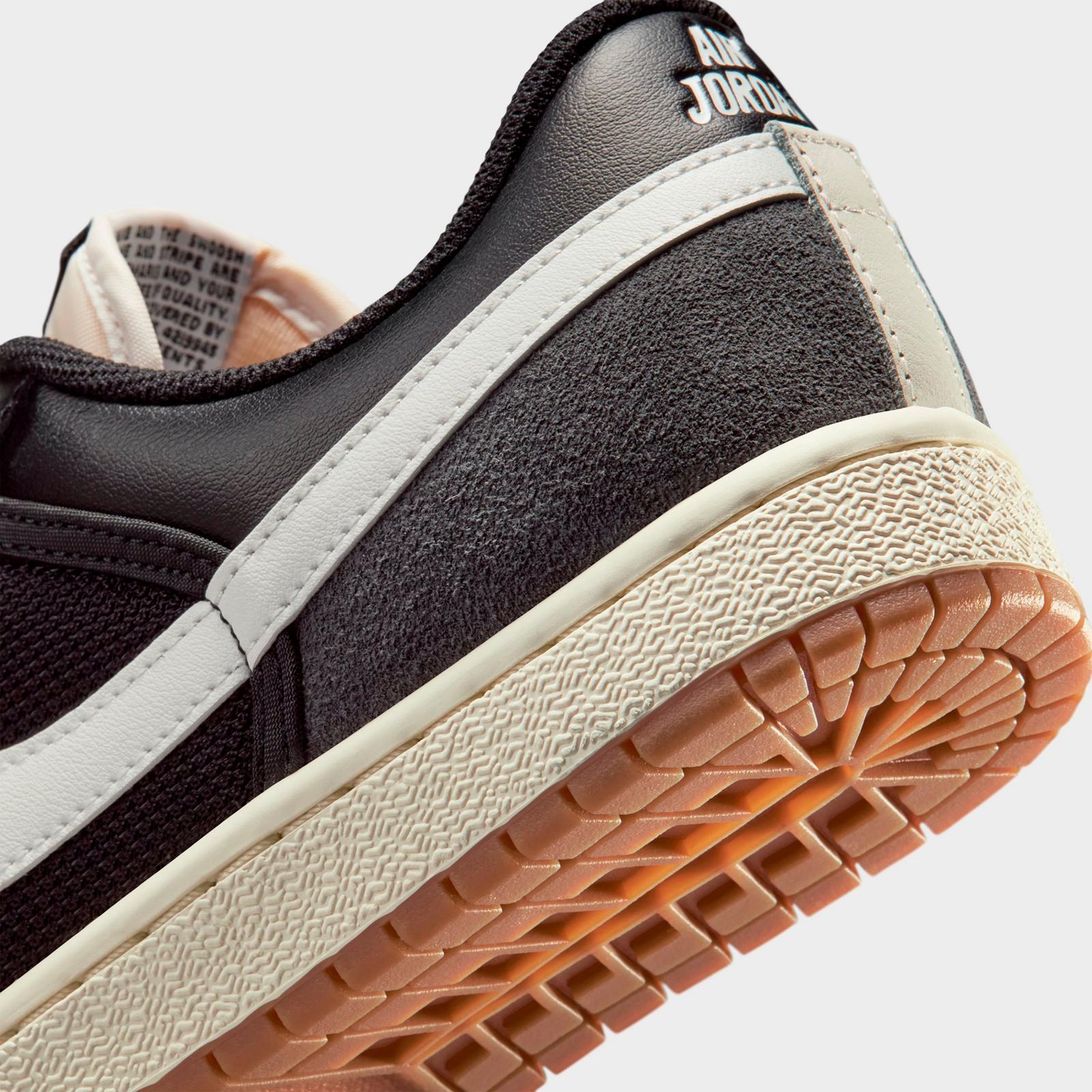 Women's Air Jordan Skyline Low Casual Shoes - Summit White/Light Smoke Grey/Sail/Black - view 3