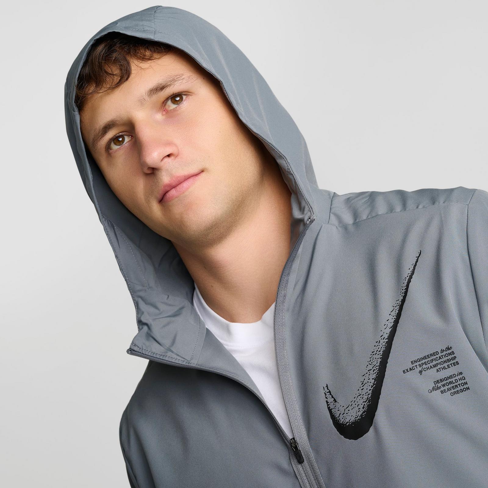 Men's Nike Dri-FIT Form Graphic Full-Zip Jacket - Smoke Grey/Black