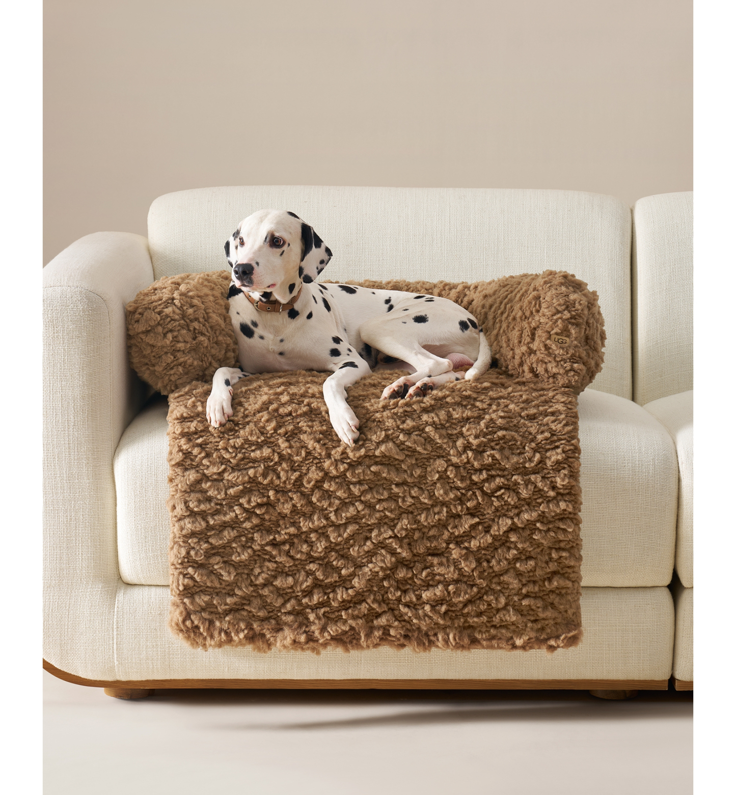 UGG® Shira Pet Sofa - Chestnut