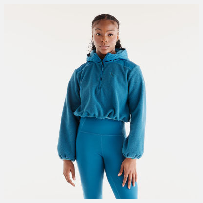 Isio-Maya is wearing size S and is 5'8"/172.72cm. Chest: 34"/86.36cm, Waist: 27.5"/69.85cm, Hips: 39"/99.06cm