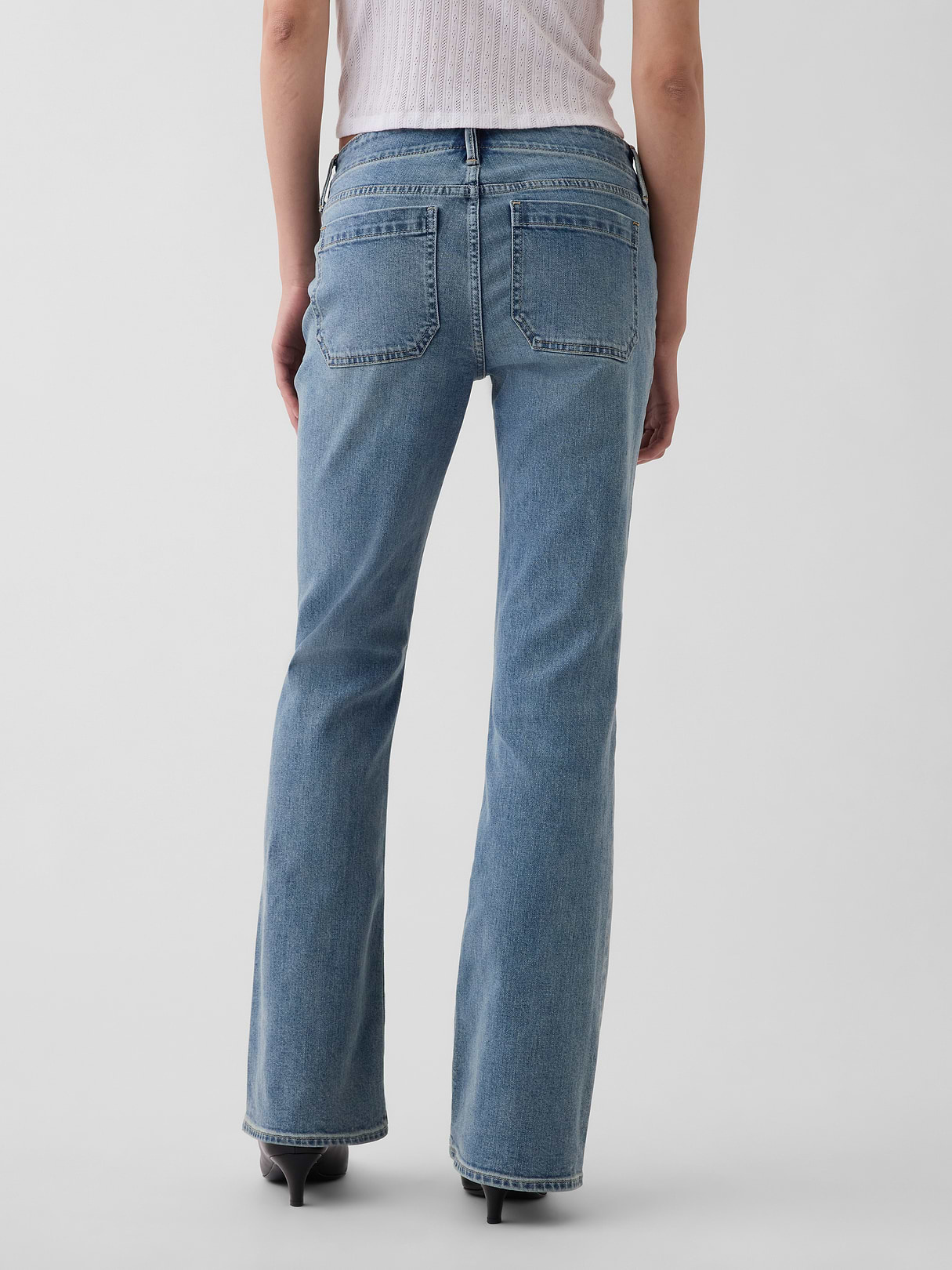 Low Rise Long & Lean Split-Hem Jeans - Light wash