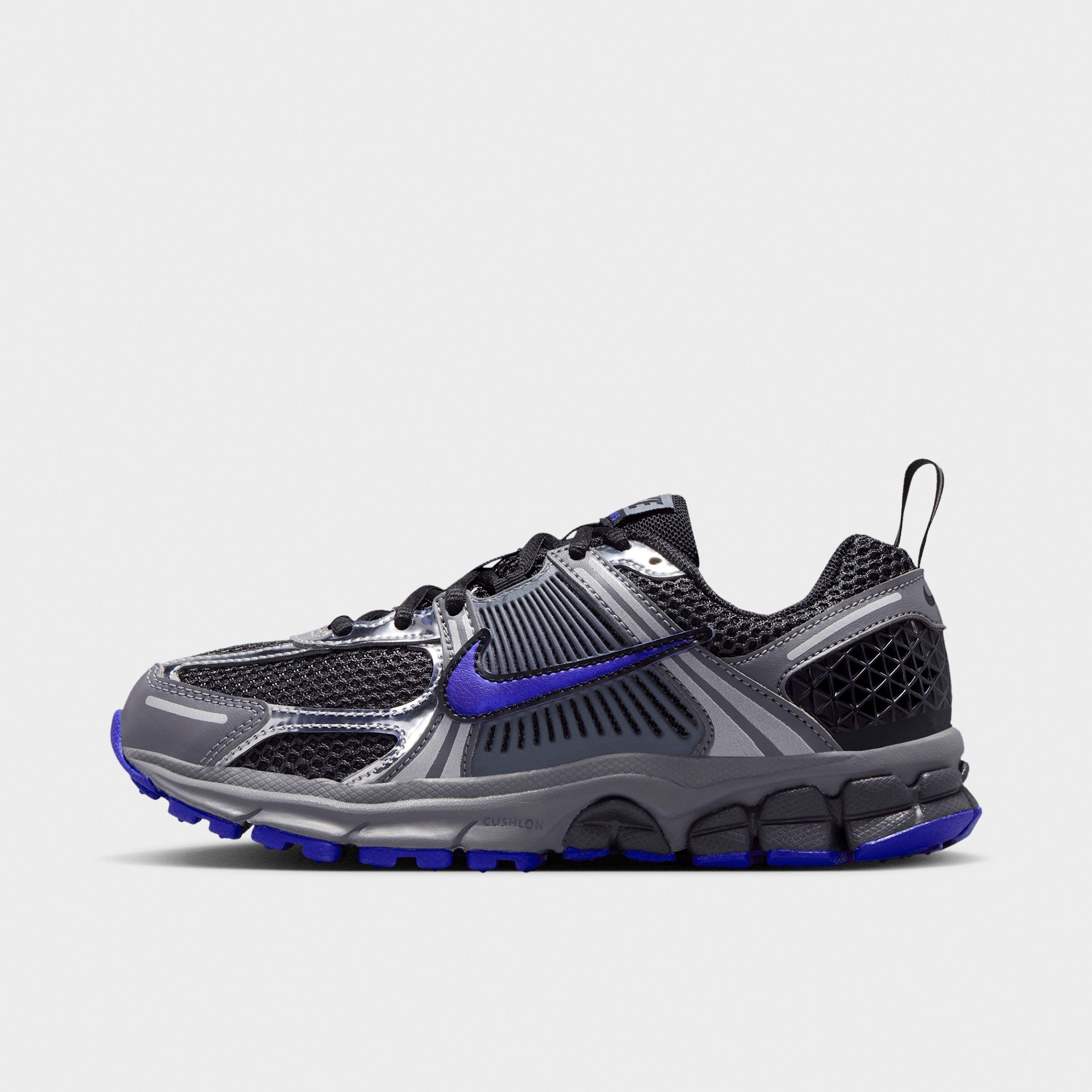 Big Kids' Nithtke Vomero 5 Casual Shoes - Part 1 - Anthracite/Smoke Grey/Metallic Silver/Hyper Royal - Left shoe facing left. Outside of the shoe.