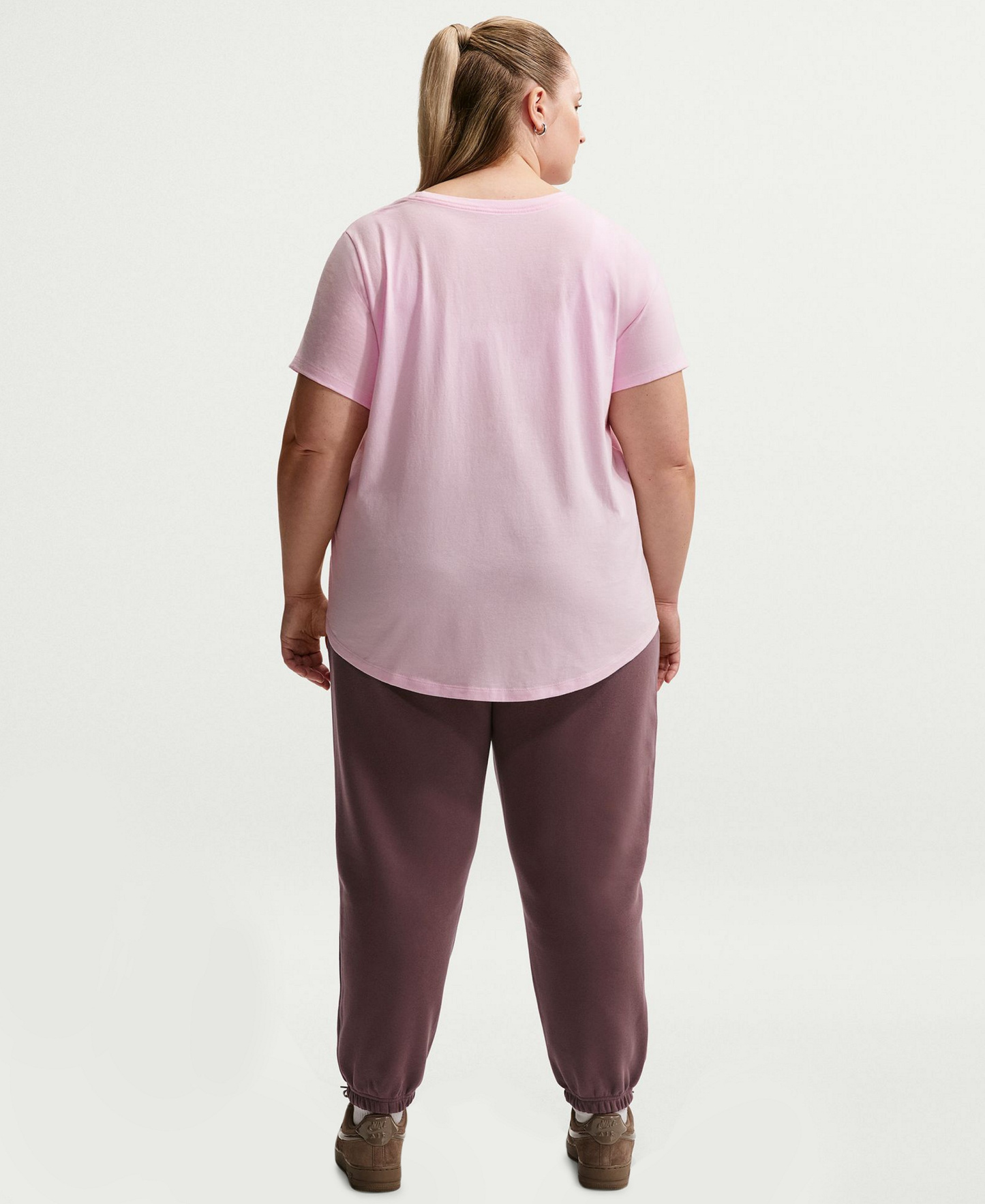 Nike Women's Sportswear Club Essentials T-Shirt - Pink Foam/white