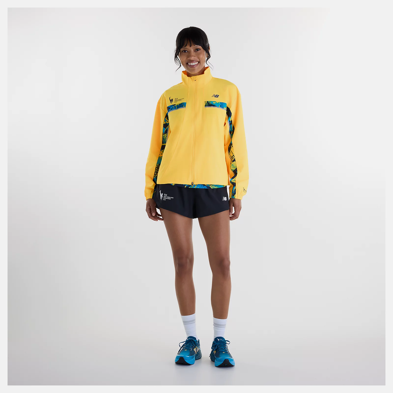 Chi is wearing size S and is 5'9"/ 175cm. Chest: 32"/81cm, Waist: 24"/61cm, Hips: 35"/89cm