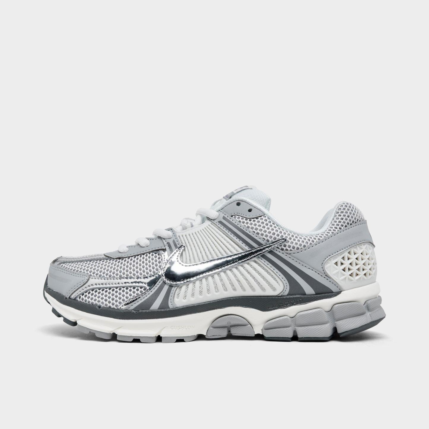 Men's Nithtke Zoom Vomero 5 Casual Shoes - Part 2 - Summit White/Light Smoke Grey/Smoke Grey/Metallic Silver - Left shoe facing left. Outside of the shoe.