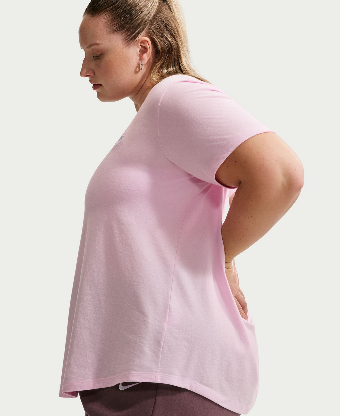 Nike Women's Sportswear Club Essentials T-Shirt - Pink Foam/white