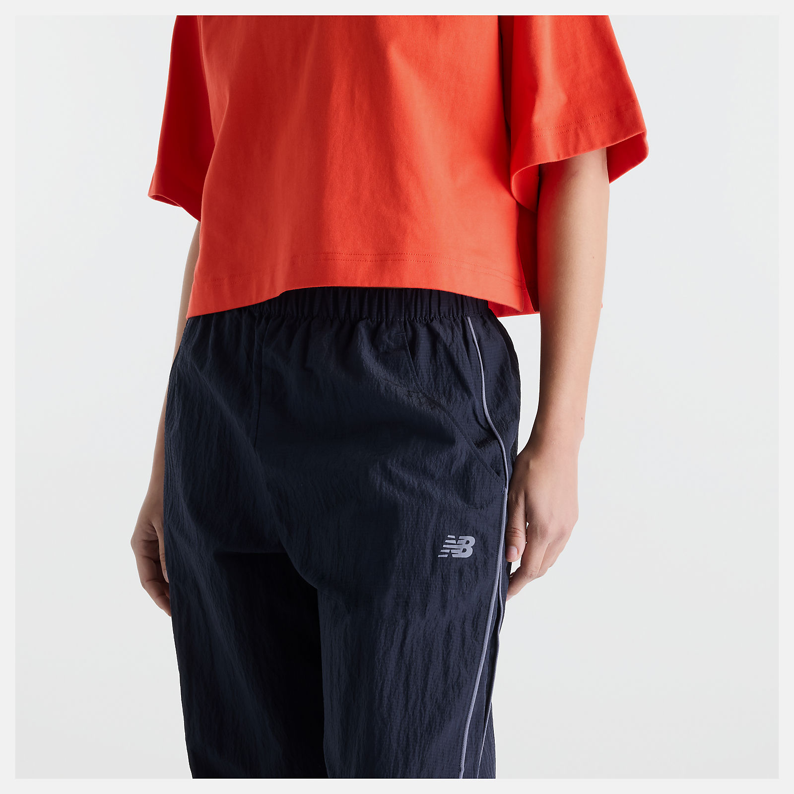 Nisaa is wearing size S and is 5'10"/177.8cm. Chest: 32"/81.28cm, Waist: 26"/66.04cm, Hips: 39"/99.06cm