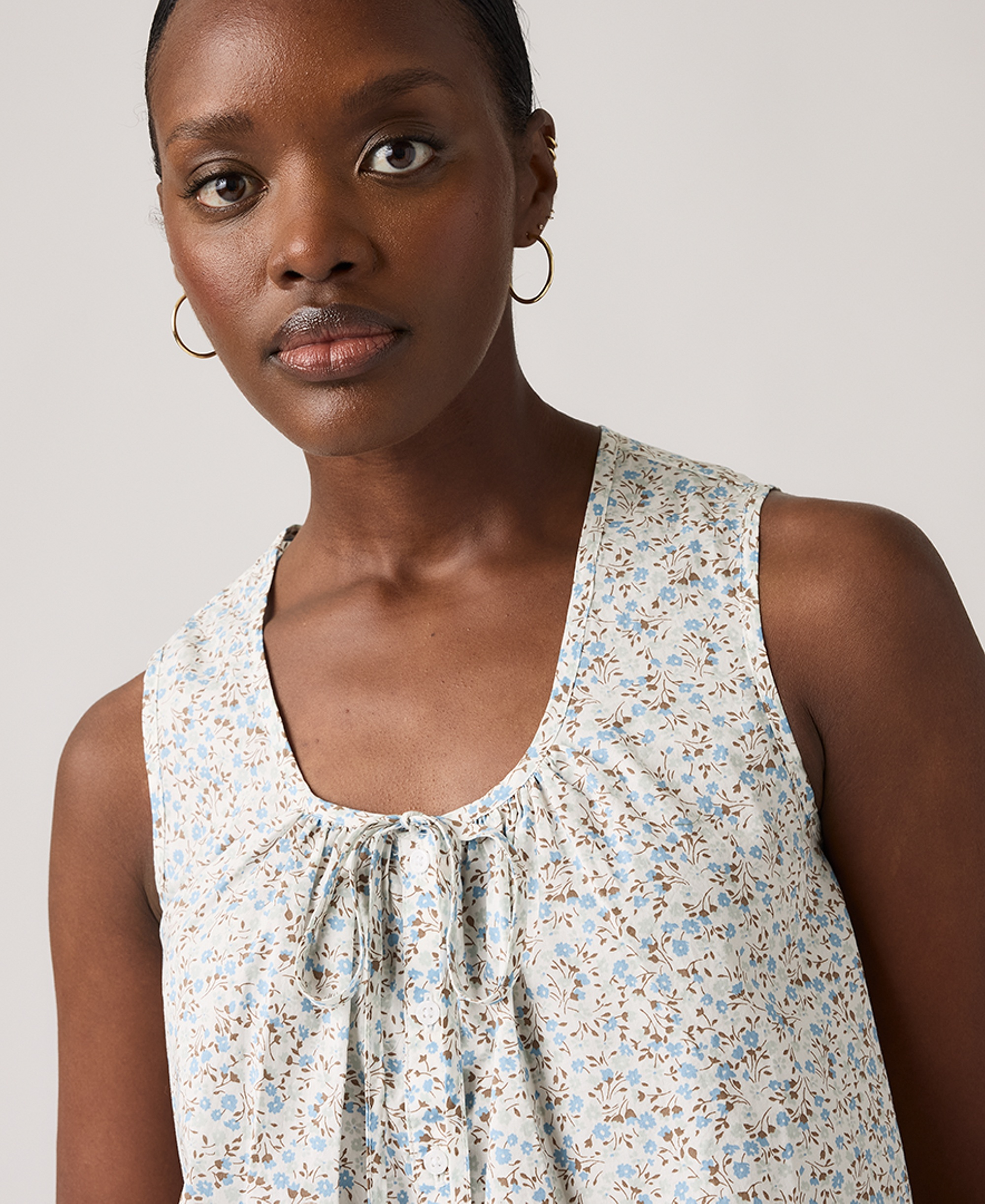 Levi's Women's Luella Sleeveless Tie-Neck Blouse - Babitz Ditsy Glacier Lake