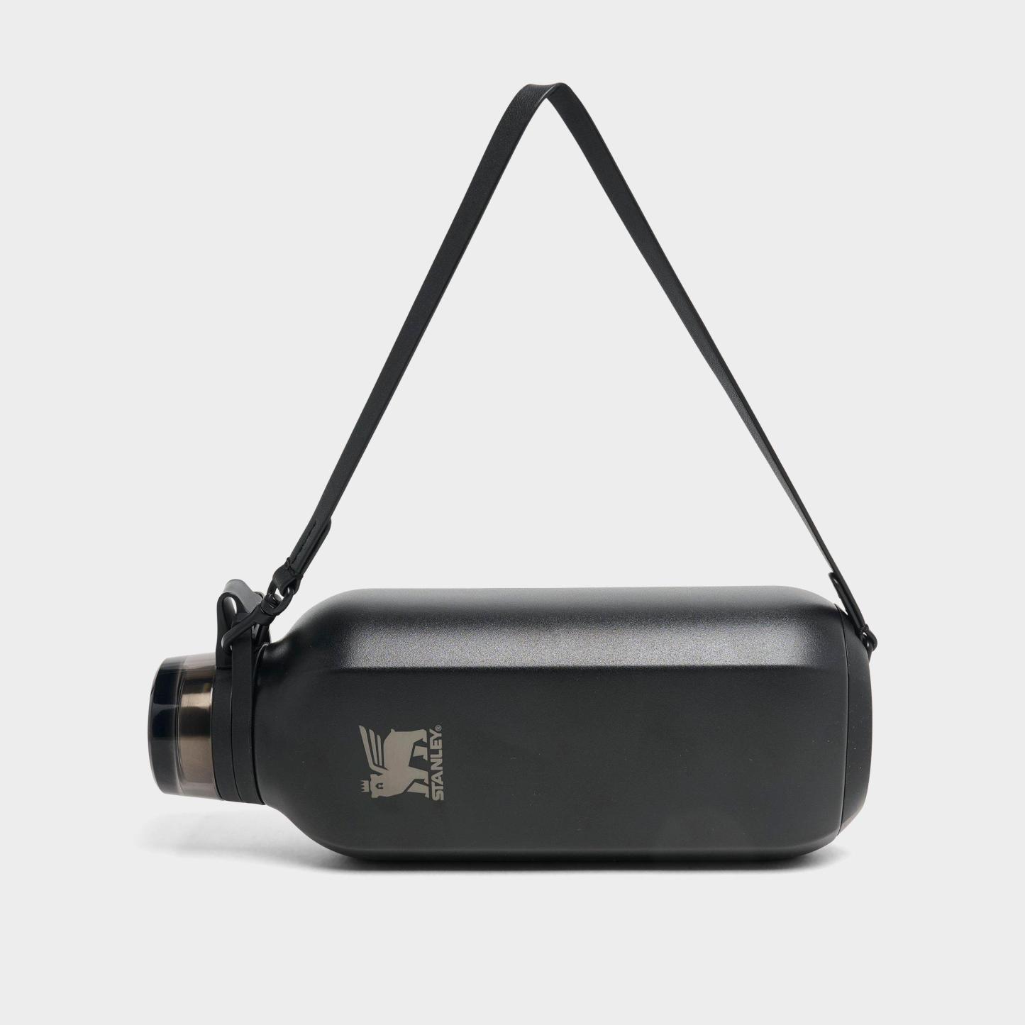 Stanley Clutch Water Bottle (16 oz) - Black